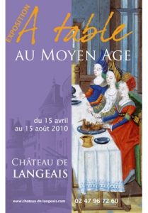 affiche de l'exposition a table au moyen âge au chateau de langeais où l'on peut voir des factices alimentaires créés à l'atelier cobalt fx